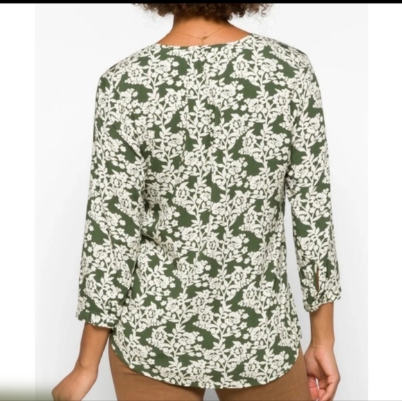 Fun 2 Fun Green and White Floral Pleated V-neckline 3/4 Sleeve Boho Blouse Small - Picture 9 of 10